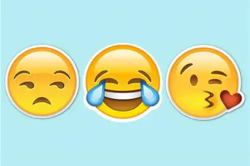 抱手笑抽恶搞emoji表情就是那个笑抽的表情ps了一个人双手抱手在胸前