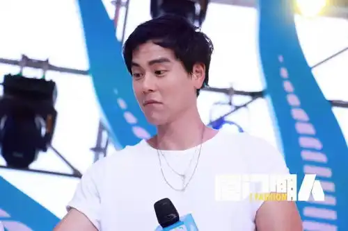 太搞笑了是时候展示真正的彭于晏了