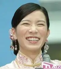 抓拍美女明星不顾形象爆笑瞬间图