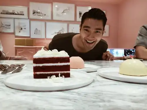 画风突变崔始源为高考送祝福不料却遭粉丝群嘲清醒一点