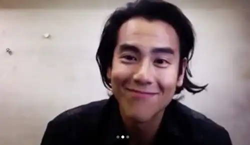 彭于晏晒近照,早已变成崩溃大叔的余文乐笑彭于晏似流浪汉造型