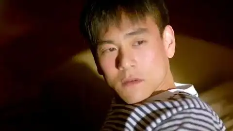 疫情当下张子萱做店铺打广告,打底袜9999元,陈赫此前已捐出20万