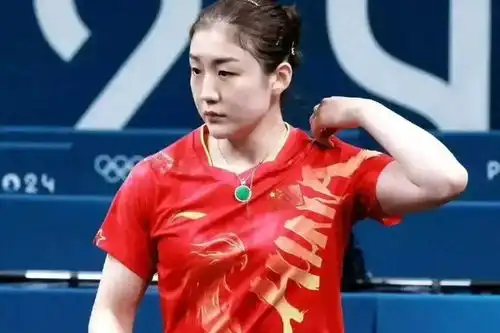 白富美陈梦到底多有钱一个水杯6千元,一个包包5万元