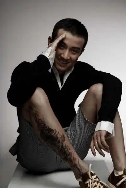爸爸回来了贾乃亮吴尊pk腹肌文章为爱纹身成笑话