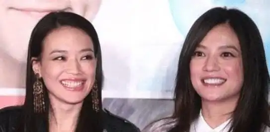 赵薇是合影工具人与她合影头都变小,杨紫也成小头妹妹