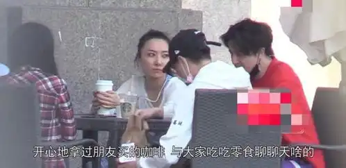 薛之谦现身医院狂抽烟,妻子高鑫磊罕见现身,身材和颜值恢复神速