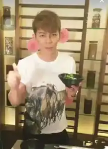 何炅戴耳环这些神错位照片太搞笑