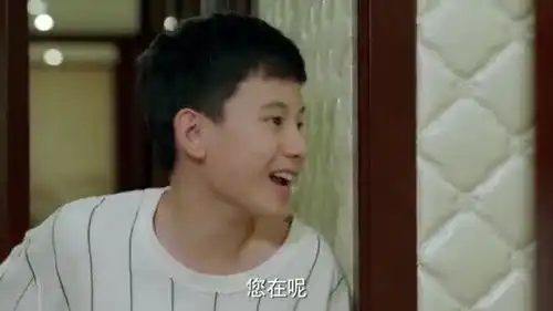 儿子惹后妈生气,半夜过来送礼物,太搞笑了