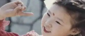 龚琳娜早年青涩照曝光自小就有神曲气质