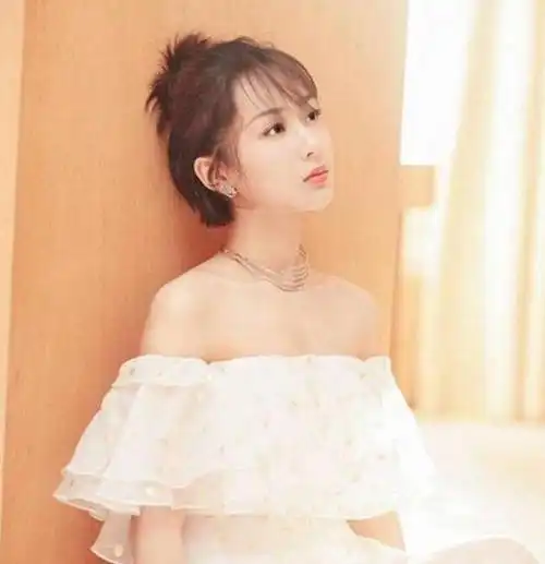 杨紫被送七夕青蛙,用呆萌表情包回复,所以七夕青蛙是什么梗