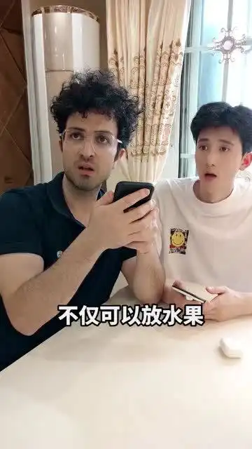 老外居然用中国的痰盂用来吃泡面,太搞笑了吧老外口味也太重了