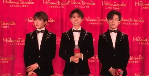 tfboys蜡像揭幕,三人尴尬的表情可以看出,蜡像太丑自己都嫌弃