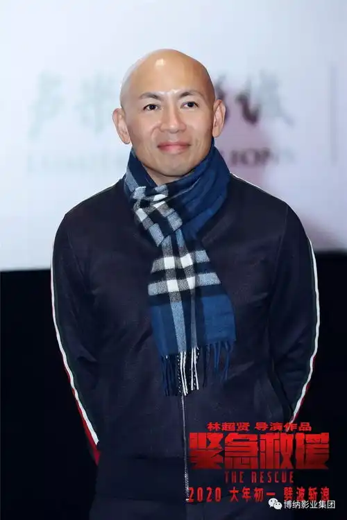 电影紧急救援彭于晏上演父子时尚大片亦父亦友搞怪合拍萌炸全场